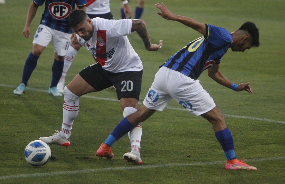 Huachipato desentonó en su debut en el Campeonato Nacional y se dejó arrollar por Curicó Unido