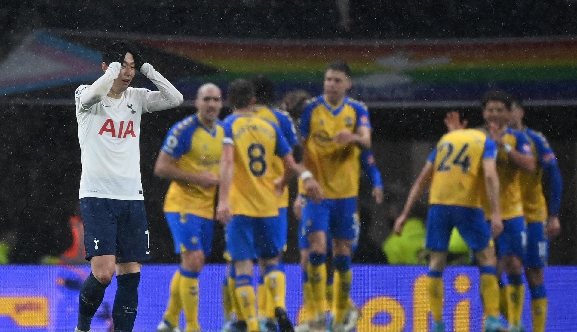 Che Adams desató la euforia de Southampton al marcar el gol de la victoria ante Tottenham