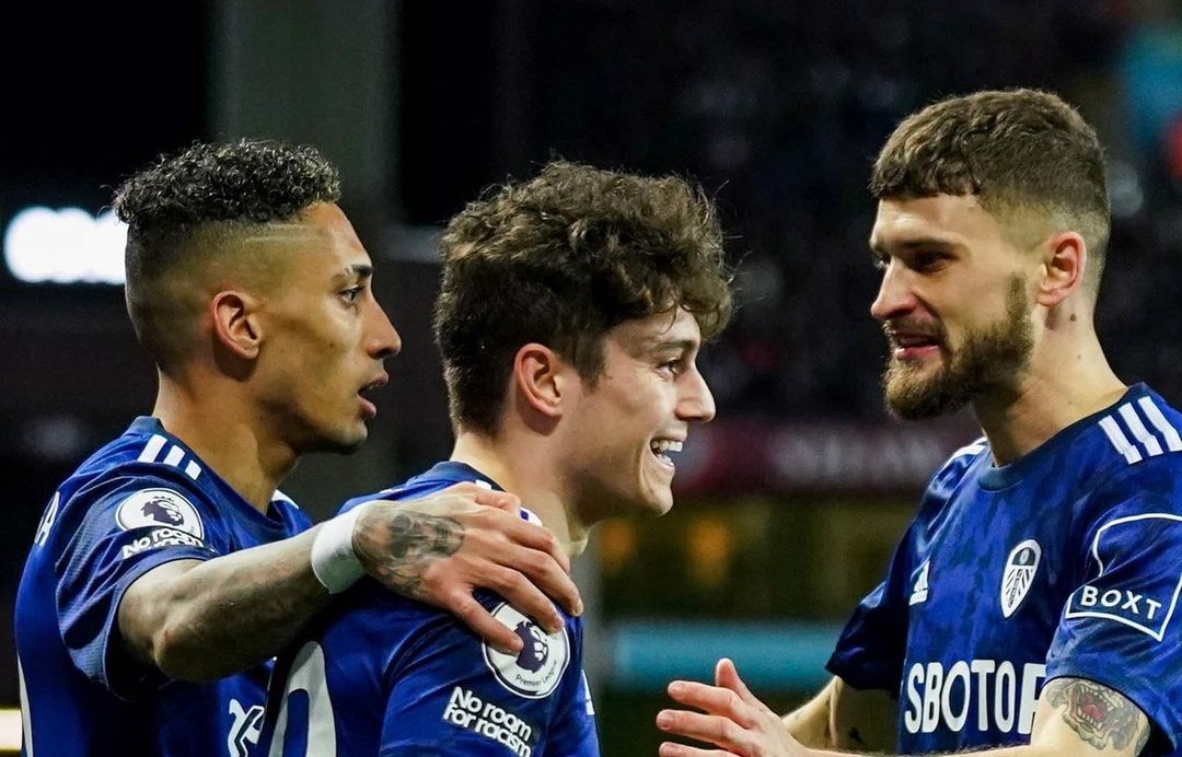 Leeds de Bielsa rescató un empate ante Aston Villa en un frenético partidazo de la Premier