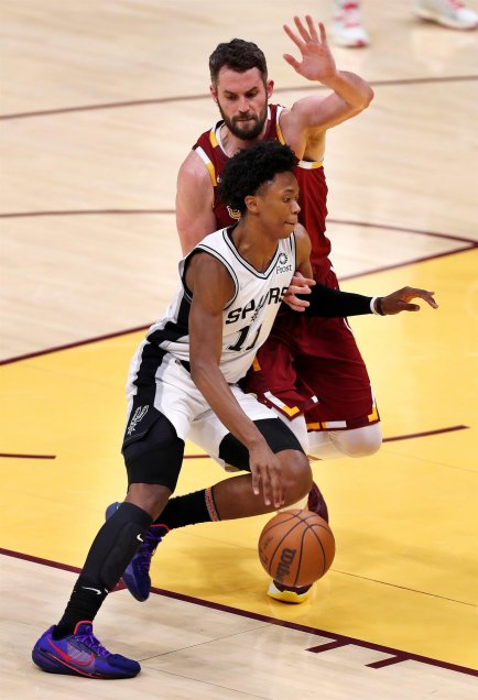 Cleveland Cavaliers venció a los desmejorados Spurs y se mantiene firme en el Este