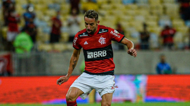 “Cada juego se ve peor que el anterior”: Hinchas de Flamengo llenaron de críticas a Mauricio Isla