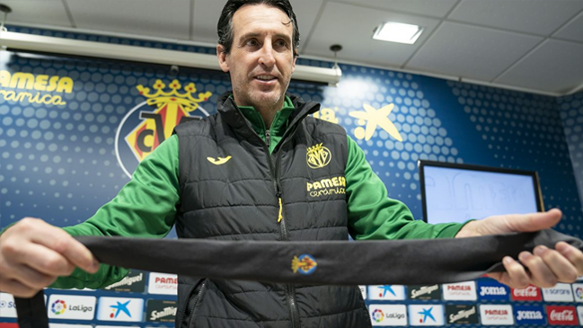 DT de Villarreal regaló su corbata a un hincha para que la use en su boda