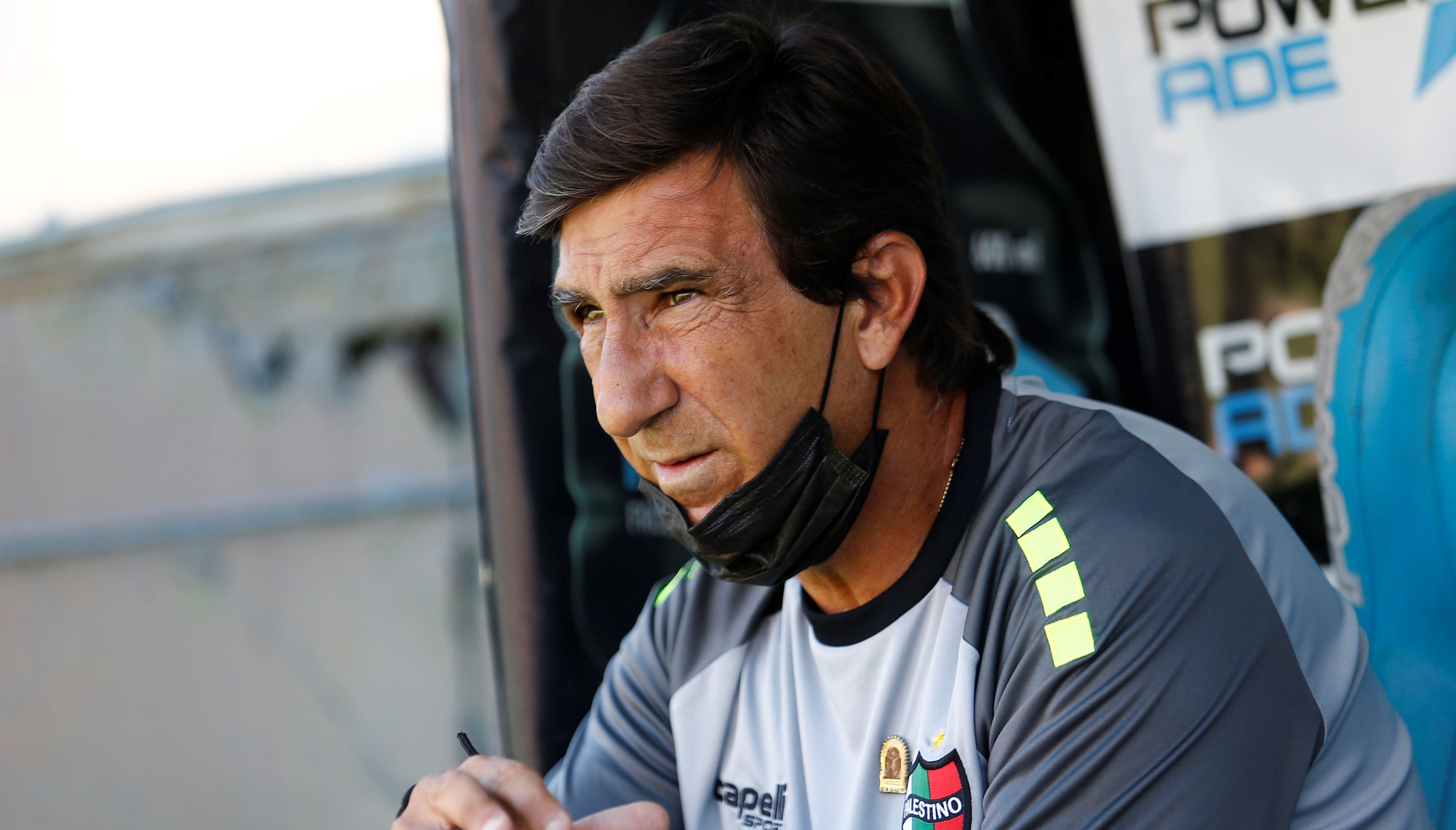 Costas se robó el show con sus instrucciones a Palestino ante O’Higgins: “¡Estamos canchereando, no lo hagan carajo!”