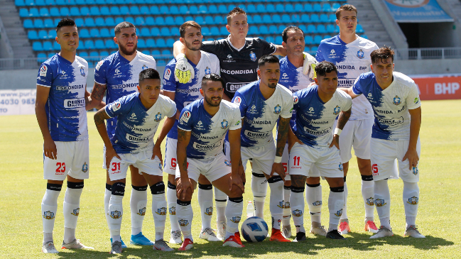 ¡Llegaron caminando al aeropuerto! Antofagasta finalmente viajó a Santiago para enfrentar a la U