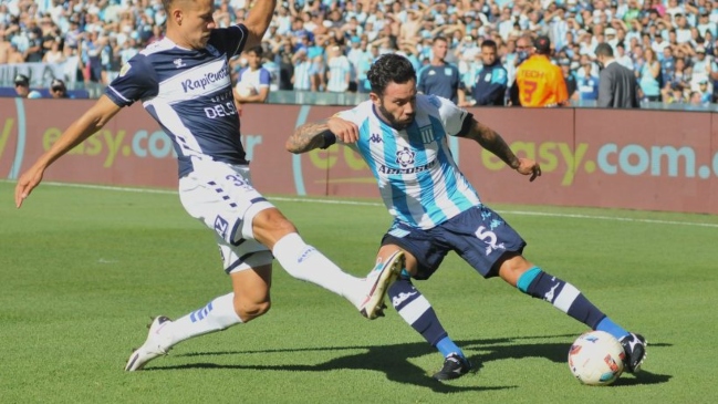 Todo mal para Eugenio Mena: Salió lesionado y visiblemente afectado en duelo de Racing