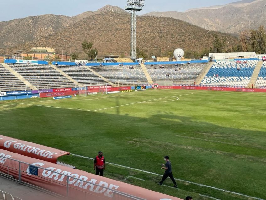 ¿Qué tal? Así luce la cancha de San Carlos de Apoquindo de cara al estreno de la UC