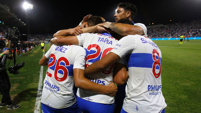 U. Católica superó en exigido duelo a U. Española y consolidó su sólido arranque en el Campeonato