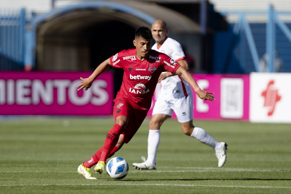 Unión La Calera sigue sin conocer de triunfos tras igualar con Ñublense en Talcahuano