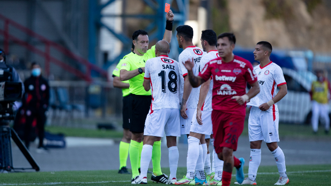 U. La Calera resistió el empate contra Ñublense con un jugador menos y sumó su primer punto