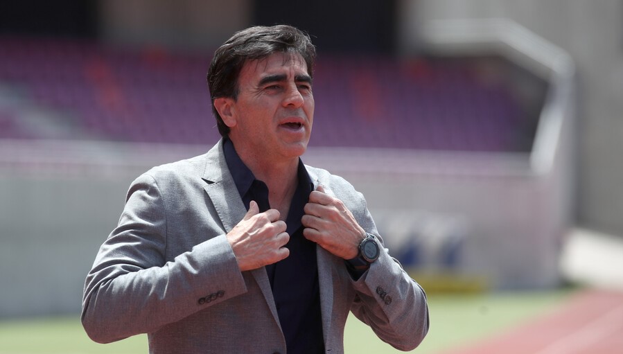 Colo Colo saludó a Gustavo Quinteros por su cumpleaños