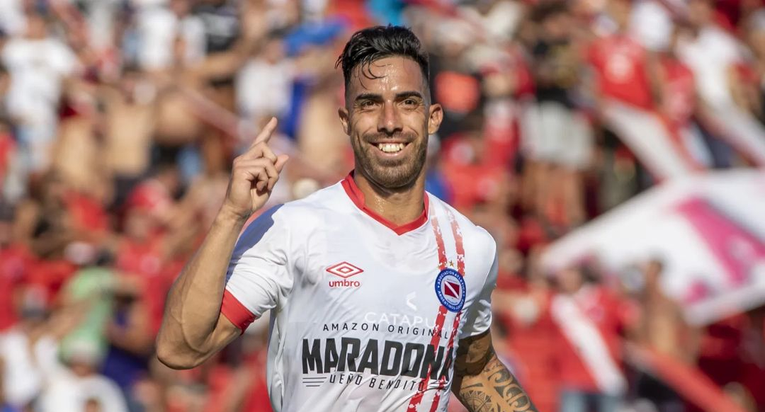 Argentinos Juniors goleó a Newell’s con el paraguayo Gabriel Avalos como figura
