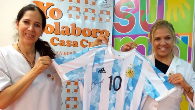 Lionel Messi donó camiseta de Argentina para ser subastada por hospital