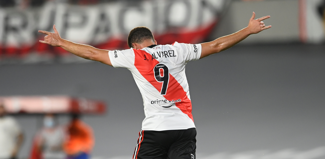 Julián Alvarez fue genio y figura con un hat-trick en la remontada de River Plate sobre Patronato
