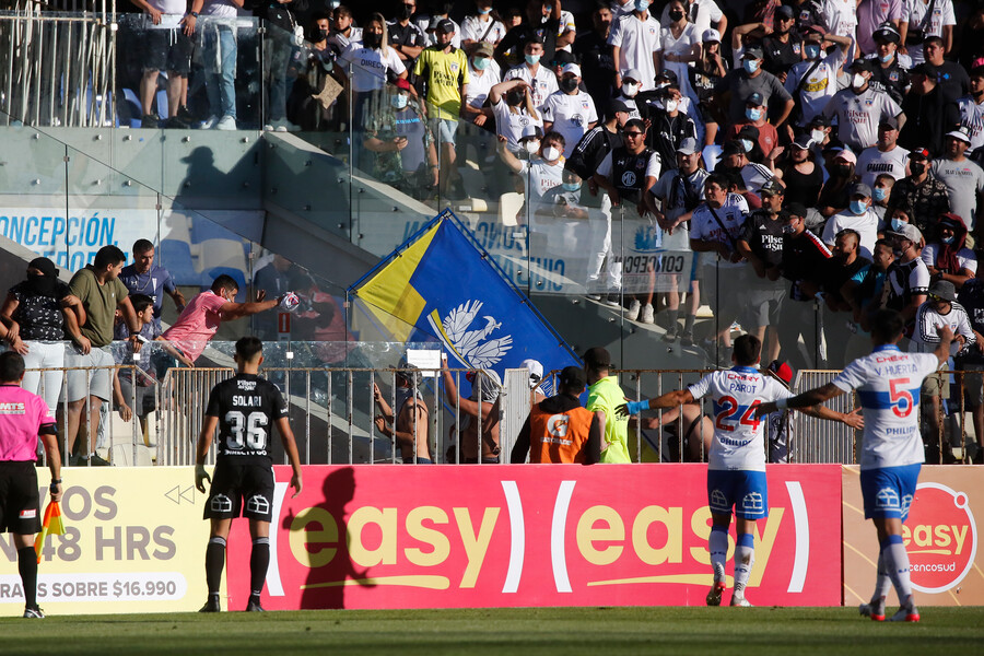 Colo Colo y Universidad Católica fueron sancionados por incidentes en la Supercopa