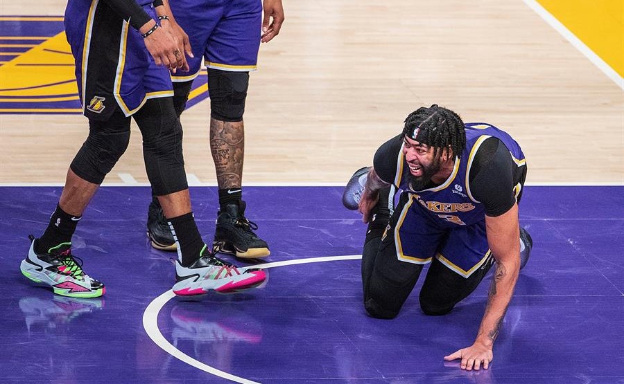 Anthony Davis se perderá al menos cuatro semanas con los Lakers por un esguince
