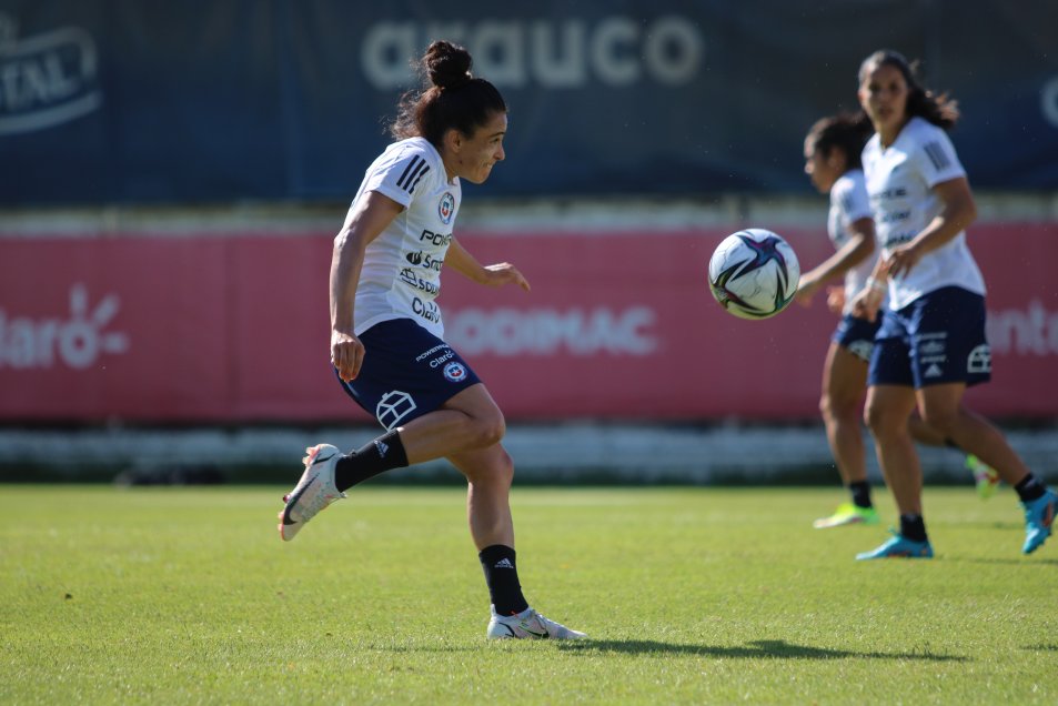 El último entrenamiento de la Roja femenina de cara a su duelo ante Ecuador