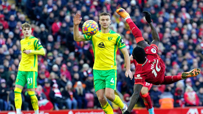 Sadio Mané deslumbró con un golazo de tijera en remontada de Liverpool sobre Norwich