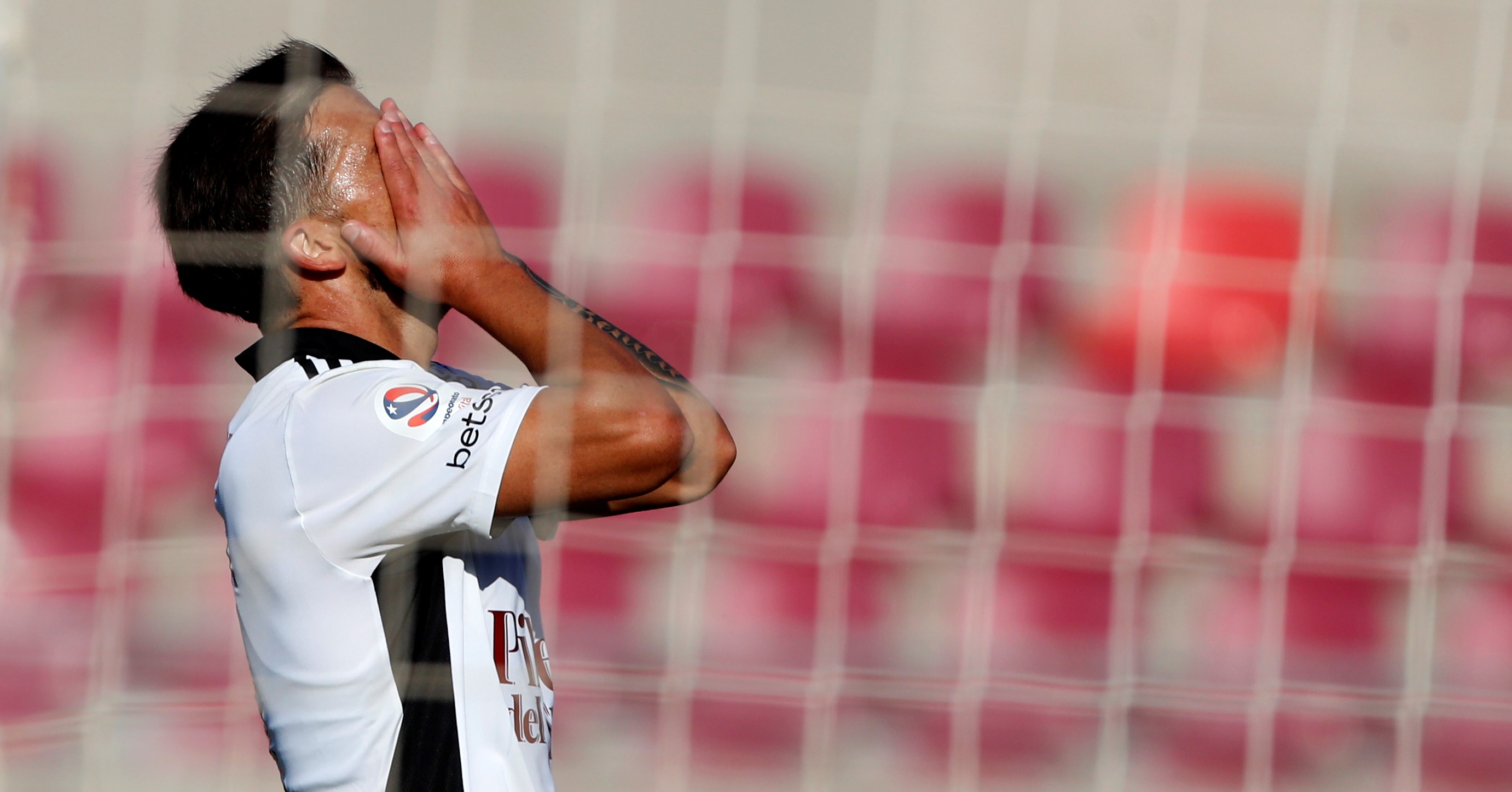 “Un desastre”: Hinchas de Colo Colo destrozaron a Gabriel Costa por su fallido penal ante Audax Italiano