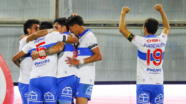 La UC se impuso en angustiosa jornada a Curicó y se erigió como líder del Campeonato Nacional