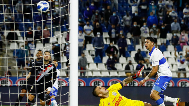 La trabajada victoria de la UC ante Curicó Unido en San Carlos de Apoquindo