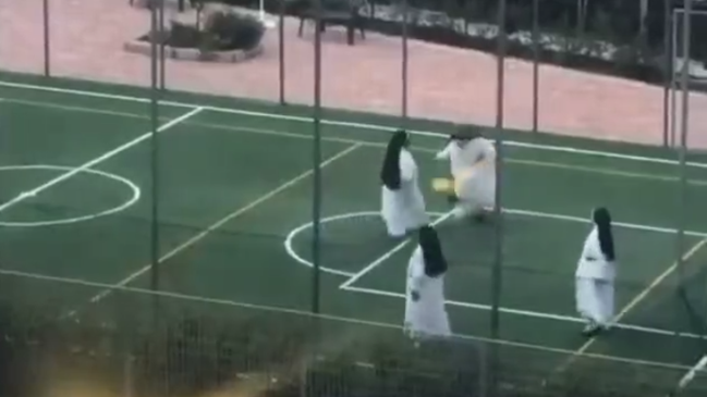 Monjas italianas se robaron el corazón de los internautas con entretenida pichanga que se hizo viral