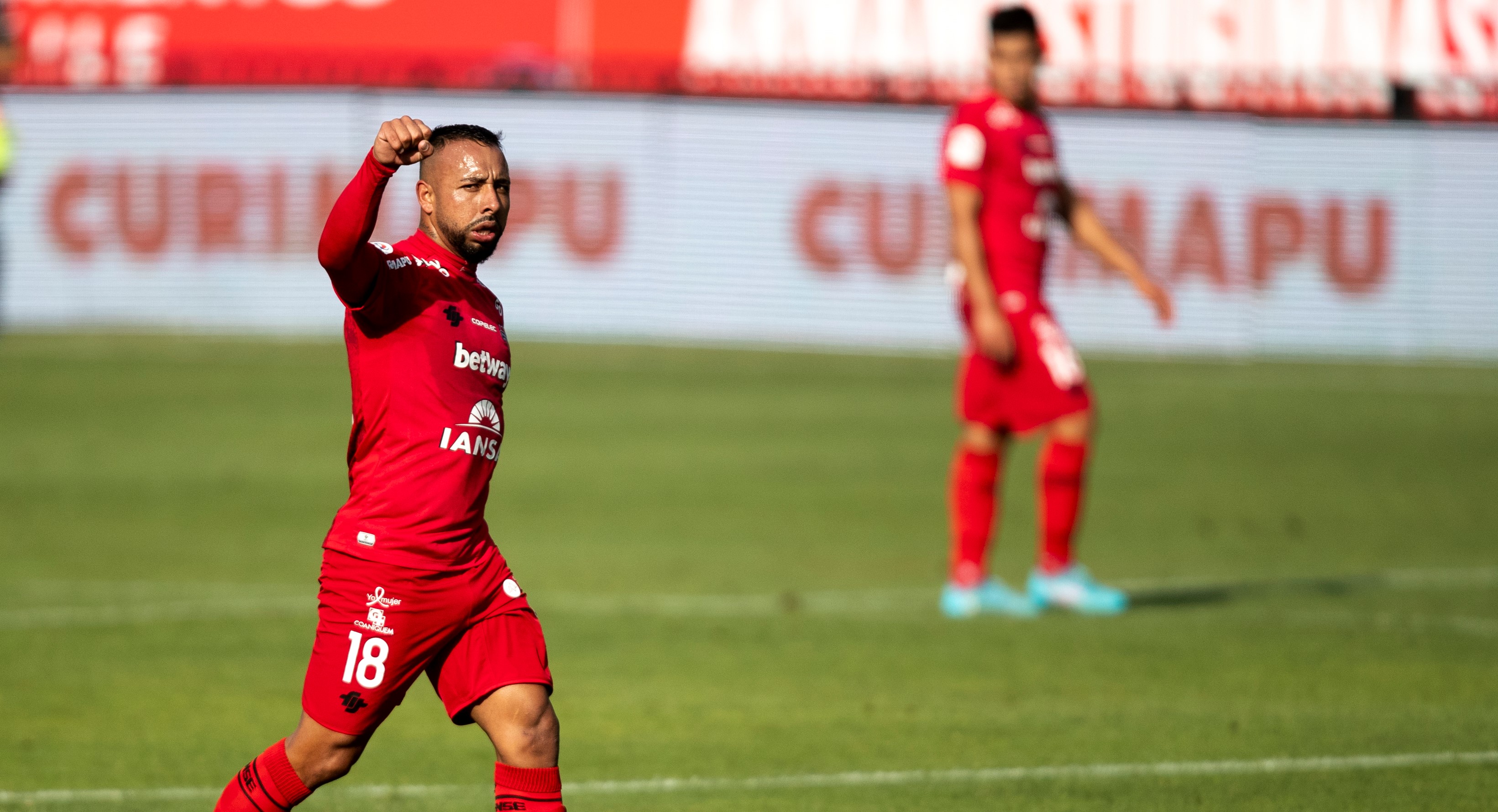 Ñublense golpeó primero a la U con un golazo del “rebelde” Bernardo Cerezo