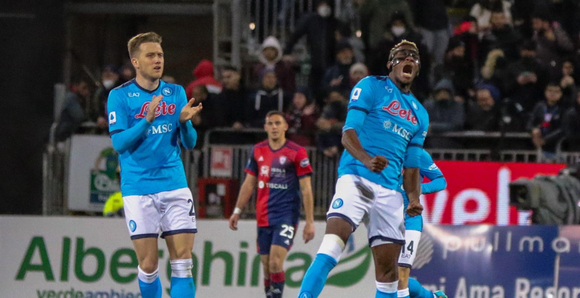 Victor Osimhen salvó a Napoli con golazo de cabeza en empate ante Cagliari