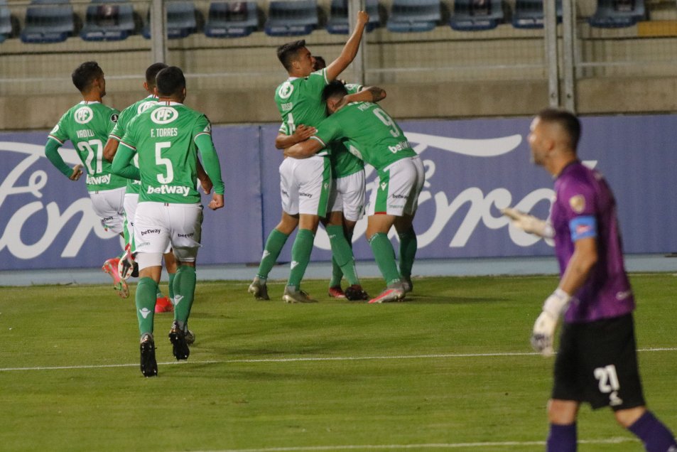 Audax Italiano luchó con todo para defender su ventaja ante Estudiantes de La Plata en la Libertadores
