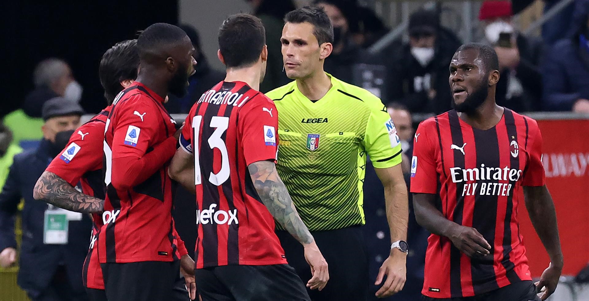 ¿Fue con la mano? Polémico gol de Udinese amargó a AC Milan en San Siro