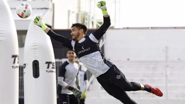 Cristopher Toselli: Debo ser de los pocos arqueros chilenos que juega en una liga tan competitiva