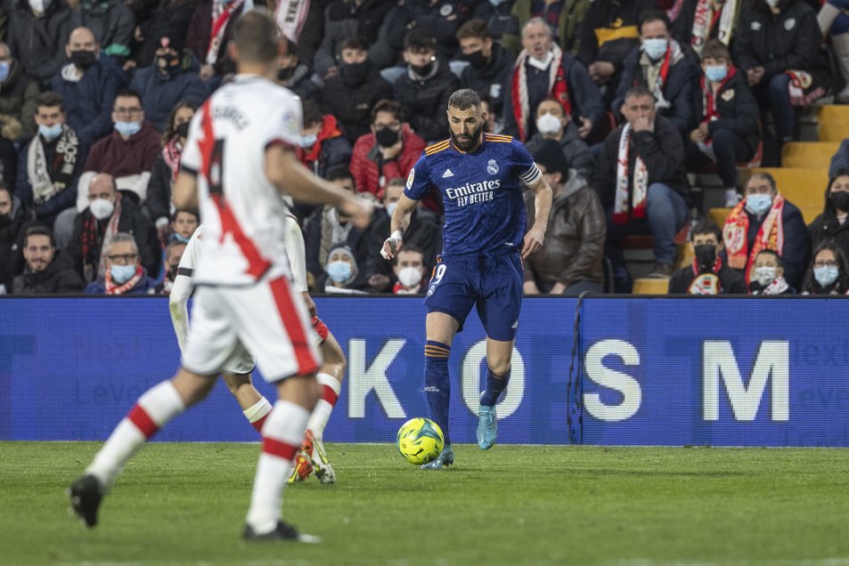Karim Benzema comandó sufrido triunfo de Real Madrid sobre Rayo Vallecano por La Liga