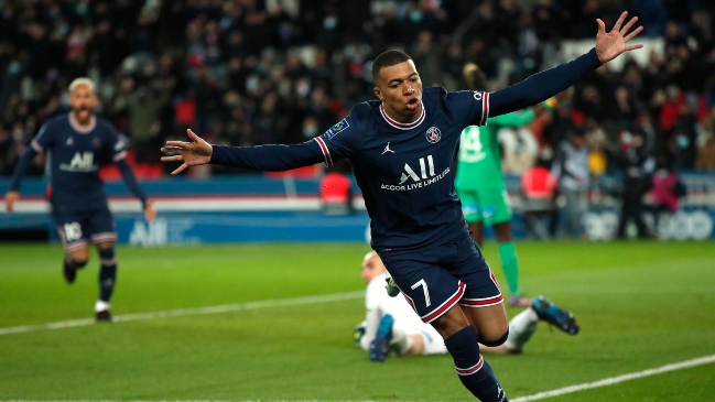 Kylian Mbappé deslumbró con un doblete en triunfo de PSG ante Saint Etienne