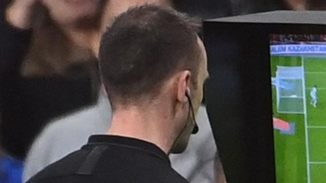 Los árbitros pidieron perdón a Everton por un error del VAR contra Manchester City