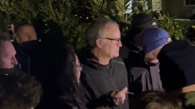 Entre aplausos: La emotiva despedida de los hinchas de Leeds a Bielsa