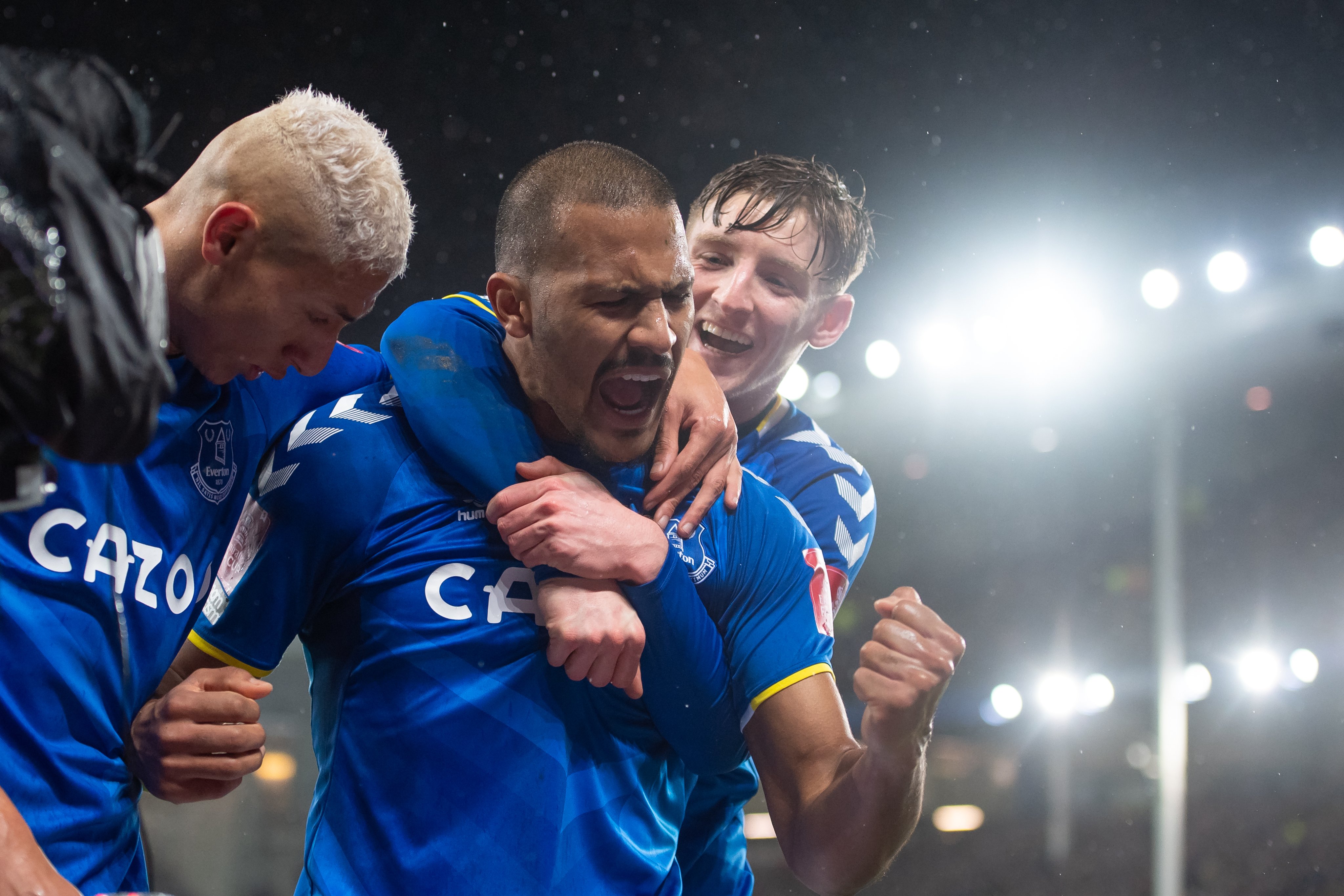 Salomón Rondón comandó con doblete a Everton que avanzó en la FA Cup ante Boreham Wood