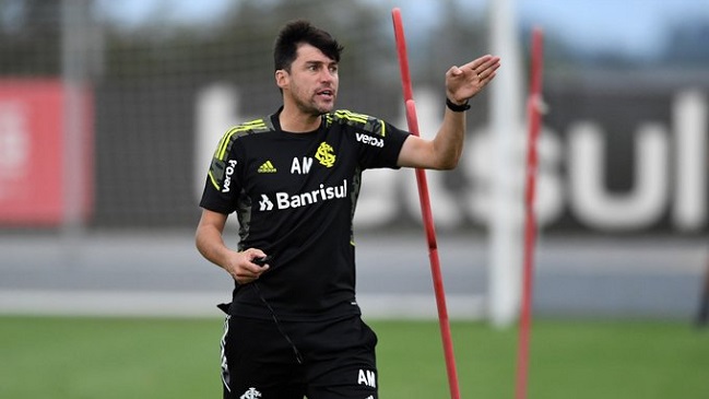 DT de Inter de Porto Alegre quedó en la cuerda floja tras humillante eliminación de Copa de Brasil