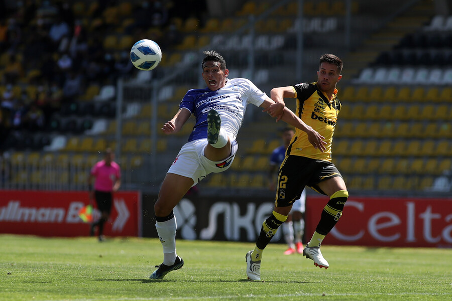 Antofagasta desaprovechó la expulsión rival y cayó frente a Coquimbo Unido