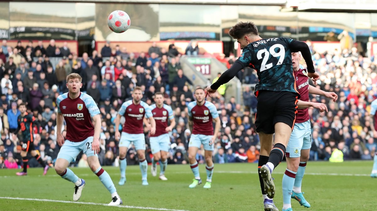 Chelsea goleó a Burnley con doblete de Havertz y se afirmó en el tercer lugar de la Premier