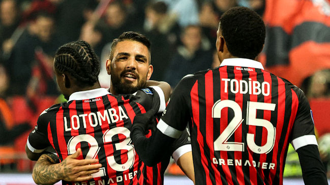 Niza castigó la distracción de Paris Saint-Germain con un agónico gol de Andy Delort