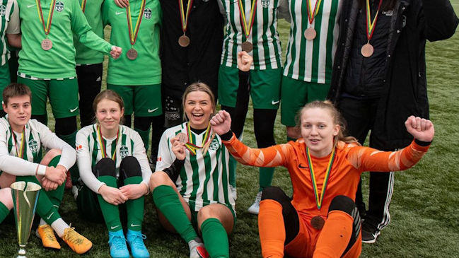 Jullien Ramírez exhibió su primera medalla en el fútbol profesional de Lituania