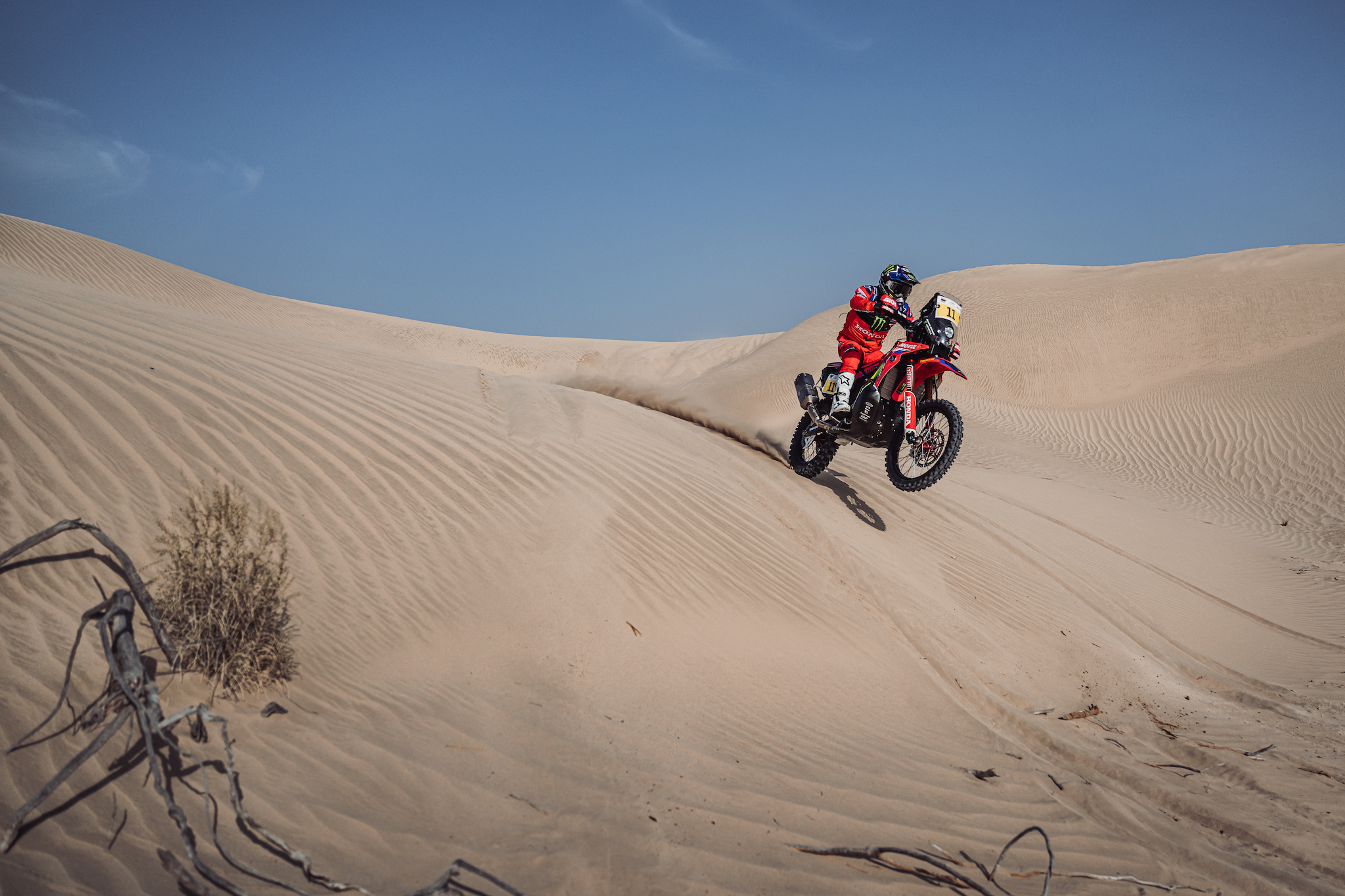 José Ignacio Cornejo quedó como el mejor chileno en las motos del Rally Abu Dhabi tras la primera etapa
