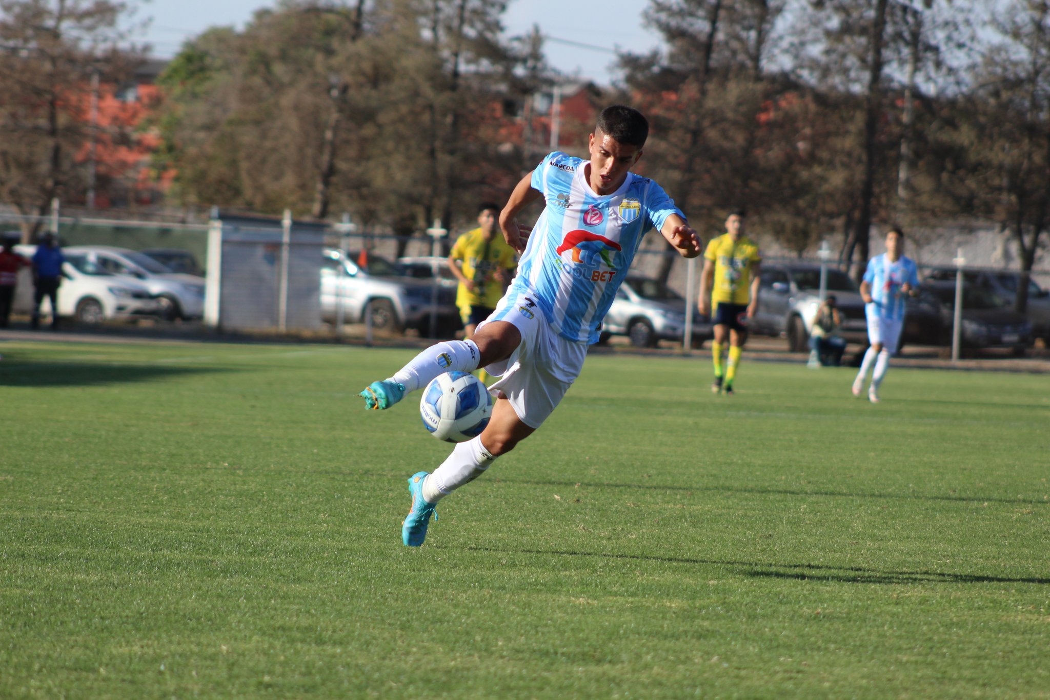 Magallanes derribó con lo justo a Universidad de Concepción y sostuvo el liderato de la Primera B