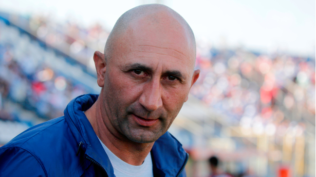 Cristian Paulucci fue expulsado por reclamos tras la derrota de la UC frente a Everton