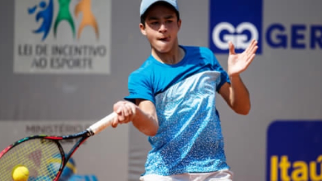 Joven Nicolás Villalón dio el gran golpe en la qualy del Challenger de Concepción