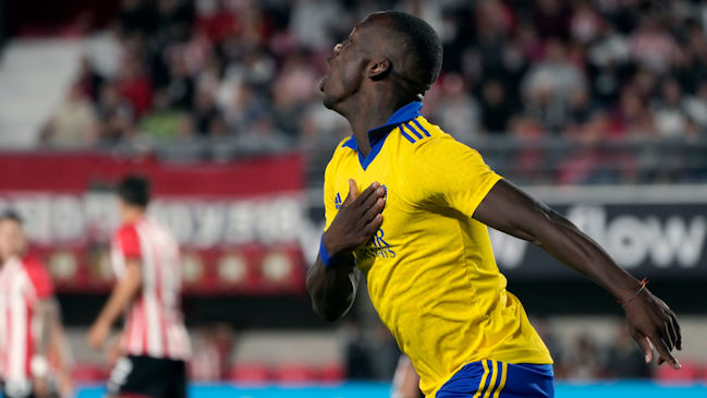 Boca Juniors le propinó su primera derrota a Estudiantes en Argentina gracias a Advíncula