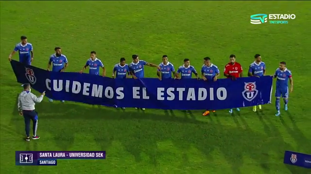 “Cuidemos el estadio”: El lienzo que desplegó la U antes del duelo con Curicó en Santa Laura