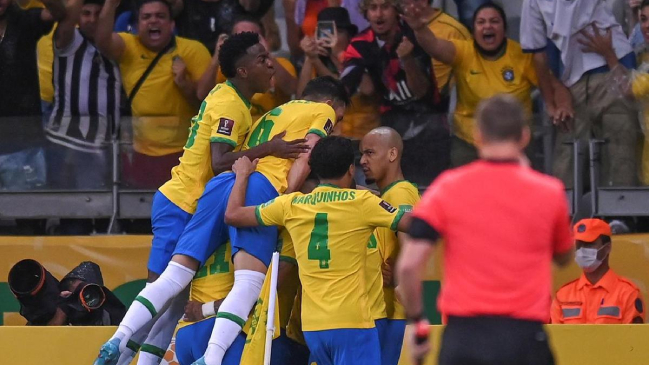 Seleccionado brasileño se contagió de Covid-19 y es duda para enfrentar a Chile