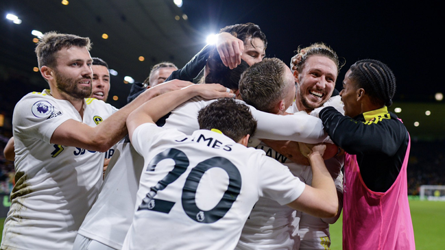 Leeds sumó su segundo triunfo consecutivo con una agónica remontada ante Wolves