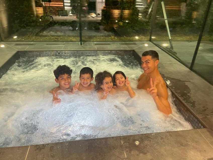 Cristiano Ronaldo disfrutó con sus hijos la celebración portuguesa del Día del Padre