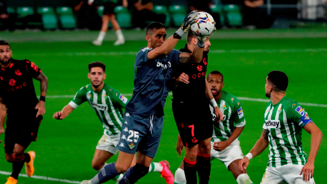 Claudio Bravo volverá a la titularidad en Real Betis tras lesión de Rui Silva